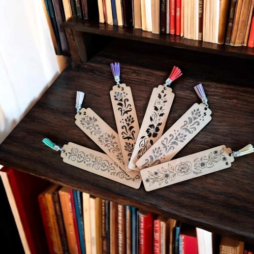 Könyvjelzők virágmintákkal