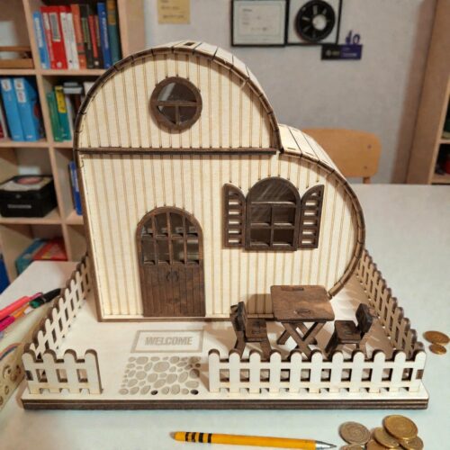 Szívház alakú persely